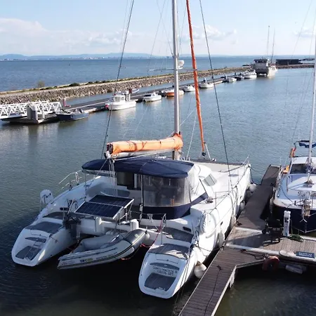 Hotel en barco Catamaran Corto Maltese Iii *