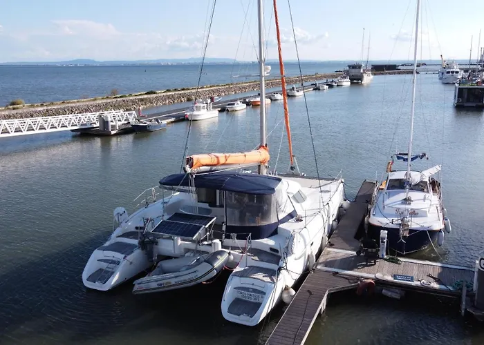 Botel Catamaran Corto Maltese Iii *