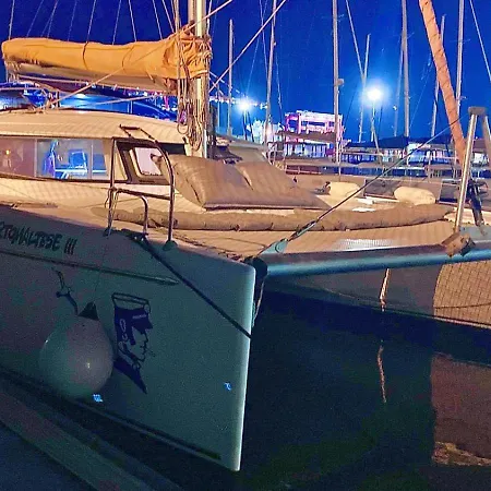 Bateau-hôtel Catamaran Corto Maltese Iii