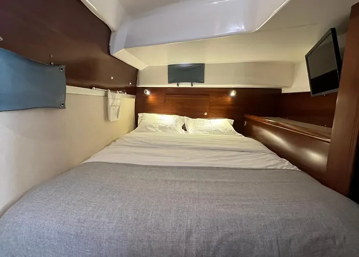 Catamaran Corto Maltese Iii Bådhotel